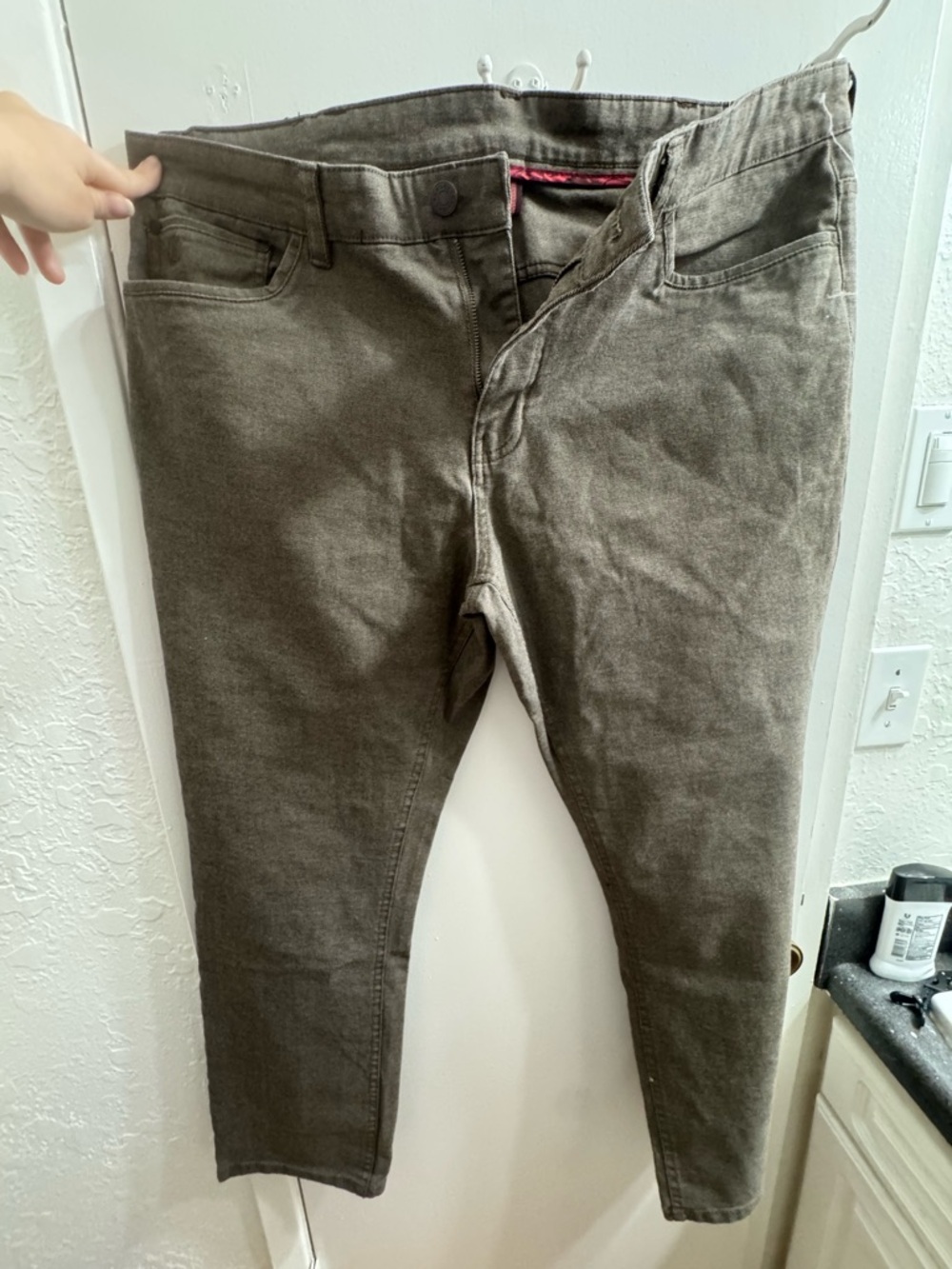 English Laundry Men's Relaxed Jeans in Olive